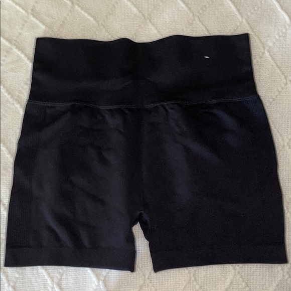 NWOT Forever 21 Black Bike Shorts with Elastic Waistband & Compression Fit - Picture 1 of 2
